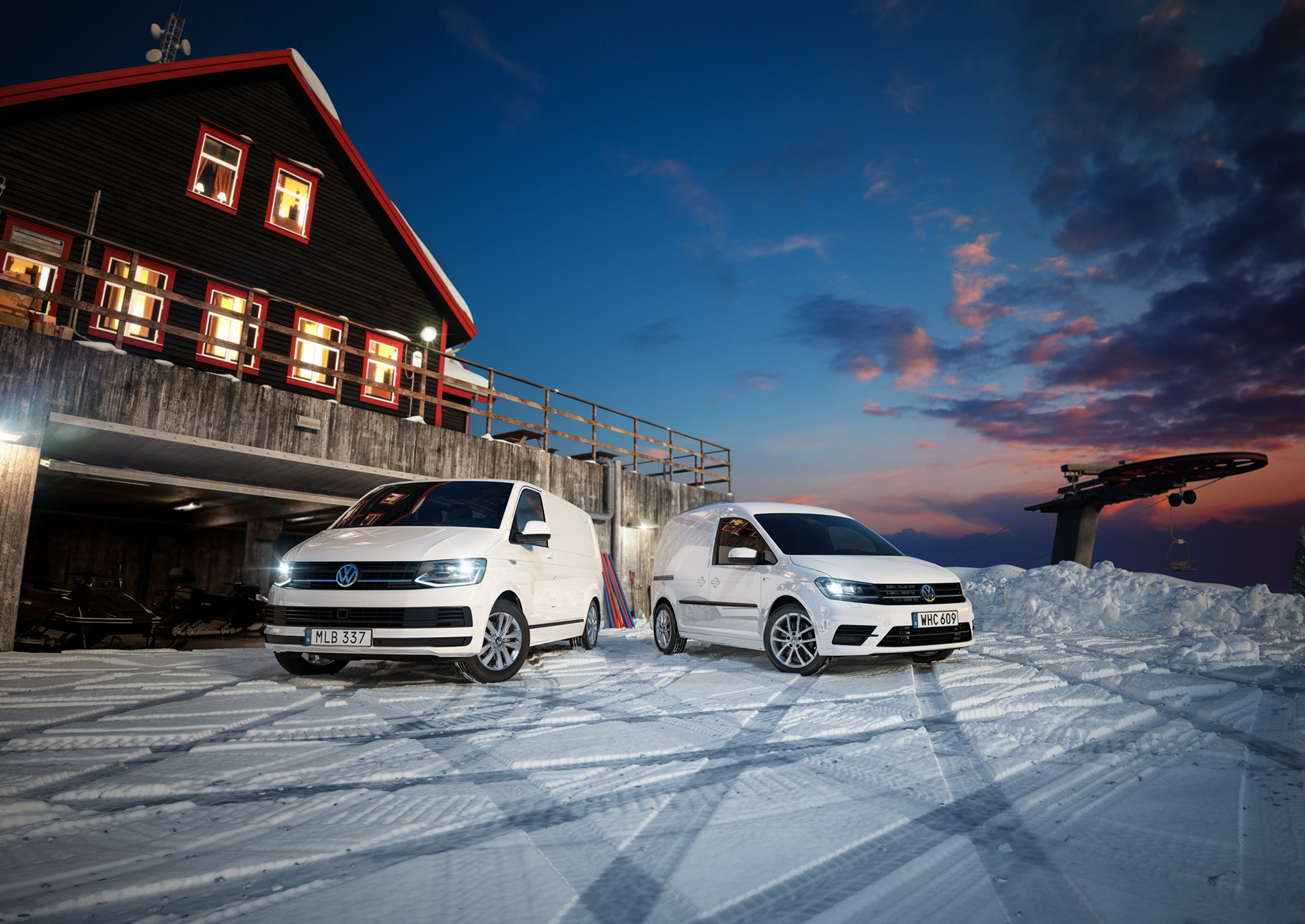 Volkswagen Caddy and Transporter at the top of the snowy mountain, at the topcabin cottage, in the winter night. Amarok, crafter vw, Fjällen vinter snö skidor lift toppstuga